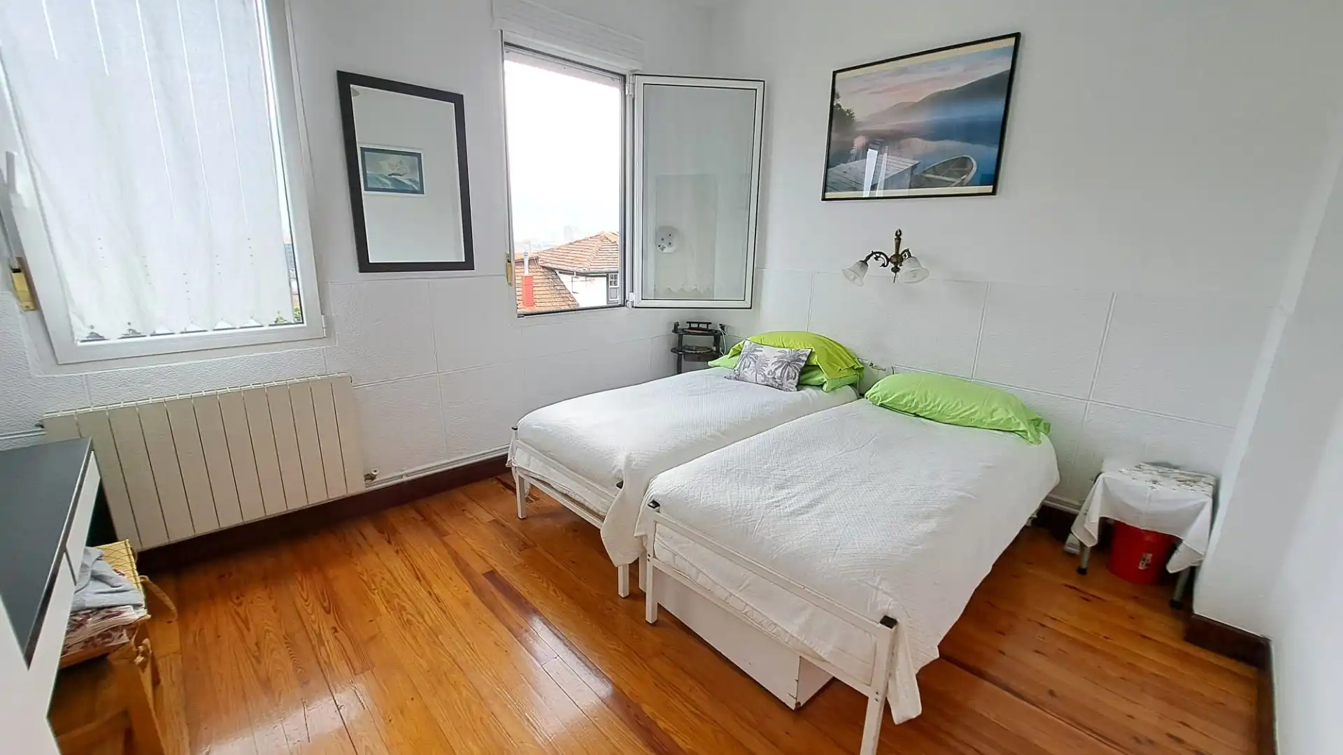 Dormitori de Casa o xalet en venda en Bilbao  amb Calefacció, Jardí privat i Terrassa