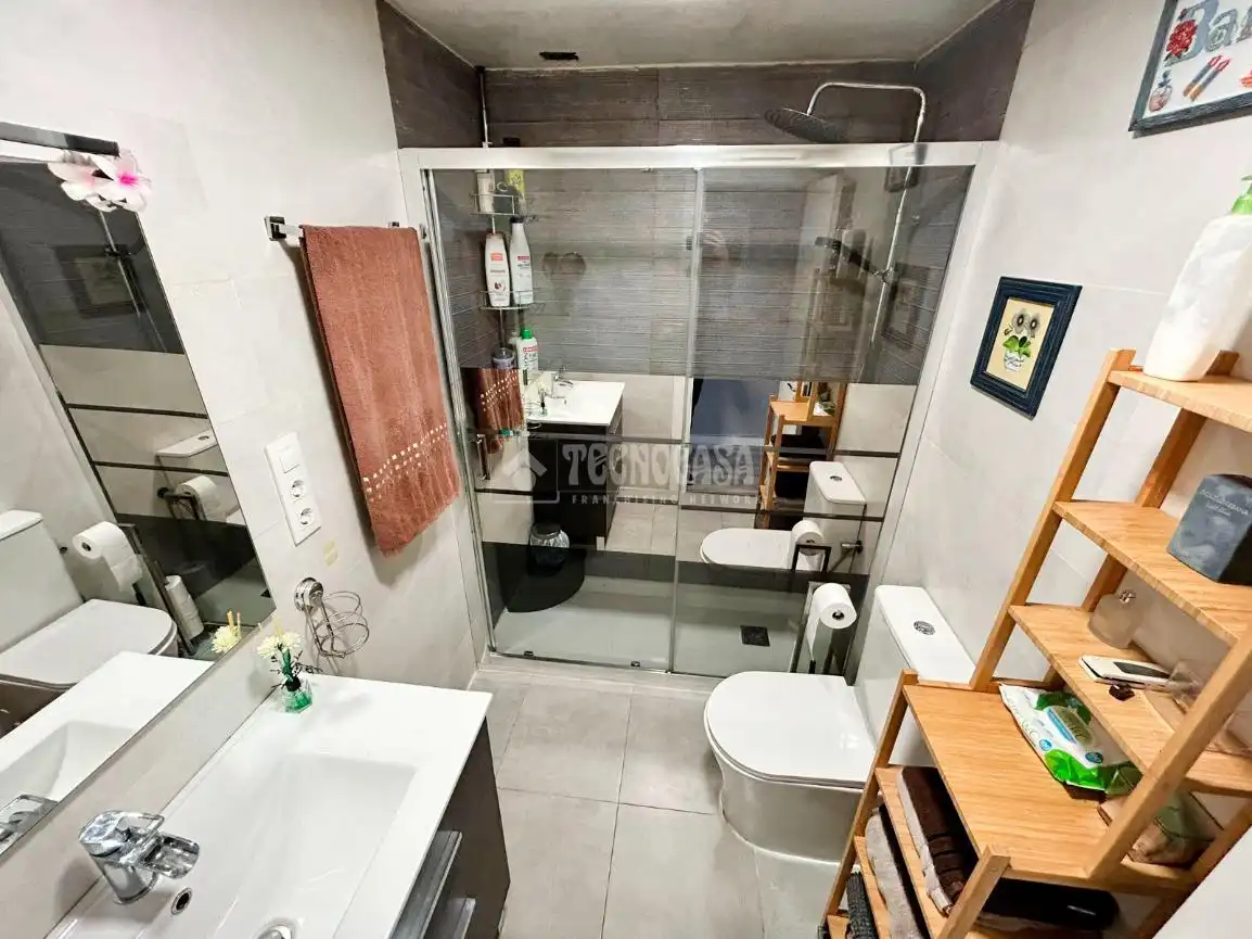 Bany de Casa o xalet en venda en La Puebla de Alfindén amb Aire condicionat, Calefacció i Terrassa