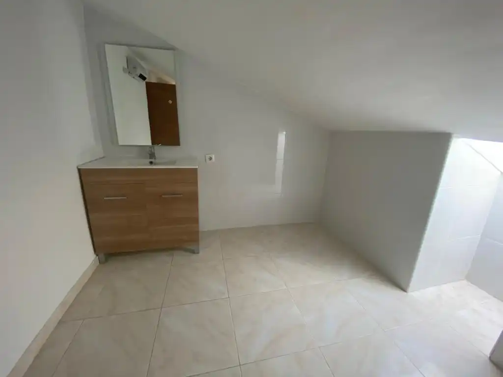 Bany de Casa o xalet en venda en Casarrubios del Monte amb Jardí privat, Piscina i Moblat