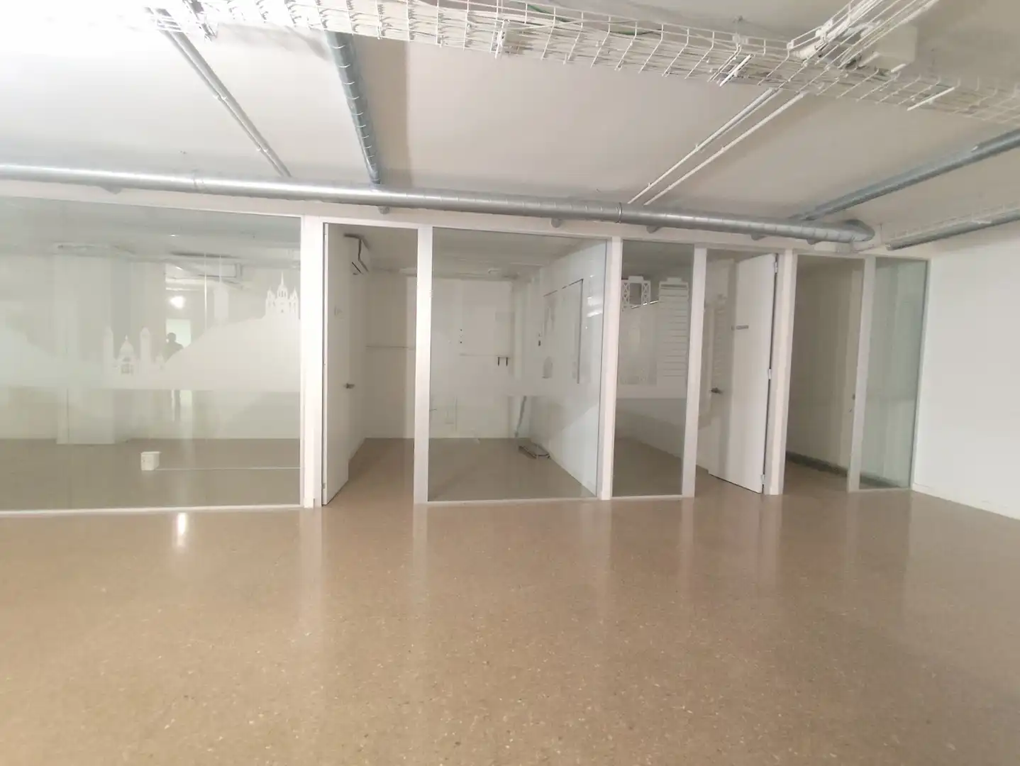 Büro zur Miete in Barcelona mit Klimaanlage und Alarm