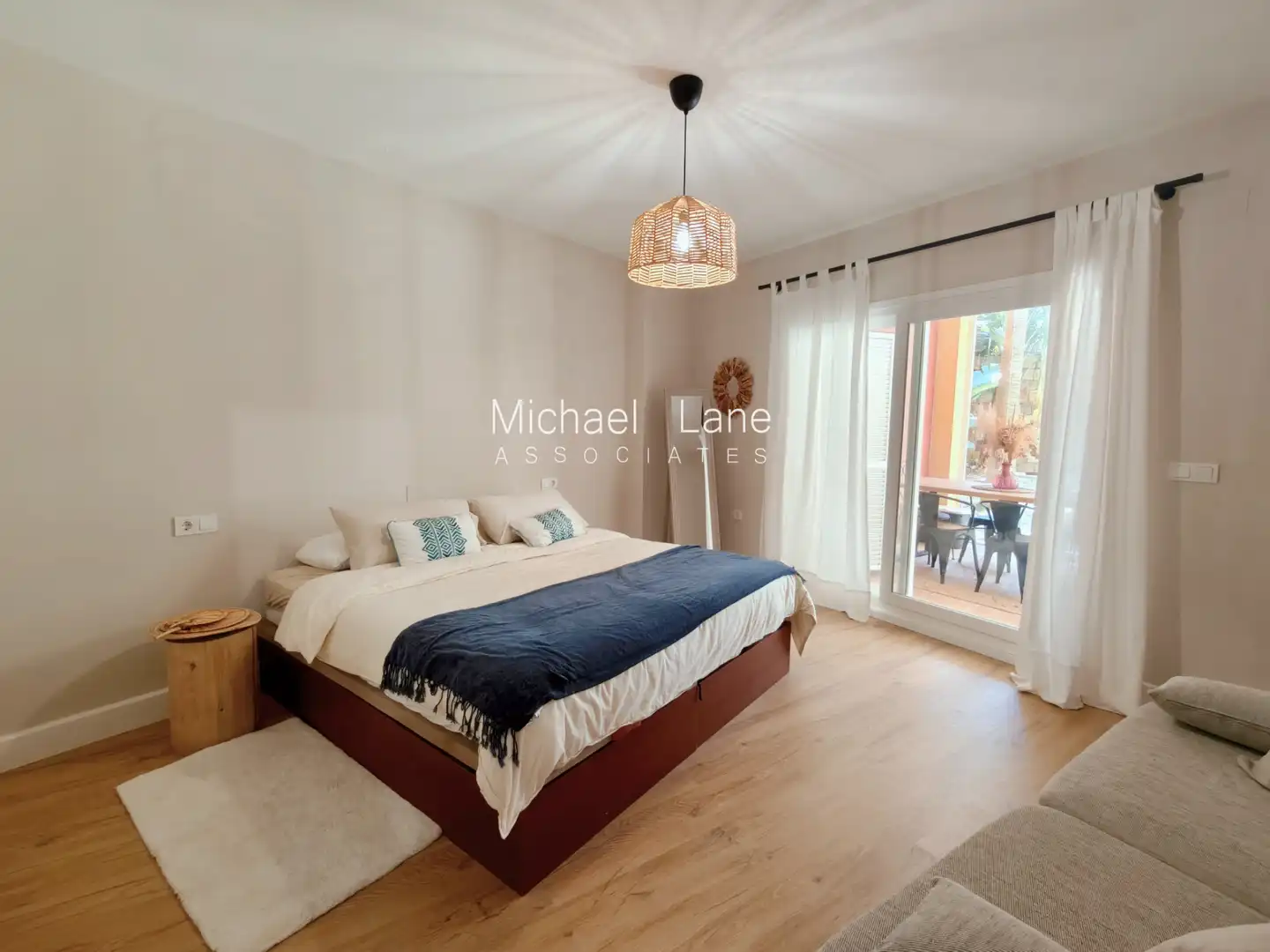 Schlafzimmer von Wohnung zum Verkauf in Sotogrande mit Klimaanlage, Privatgarten und Terrasse