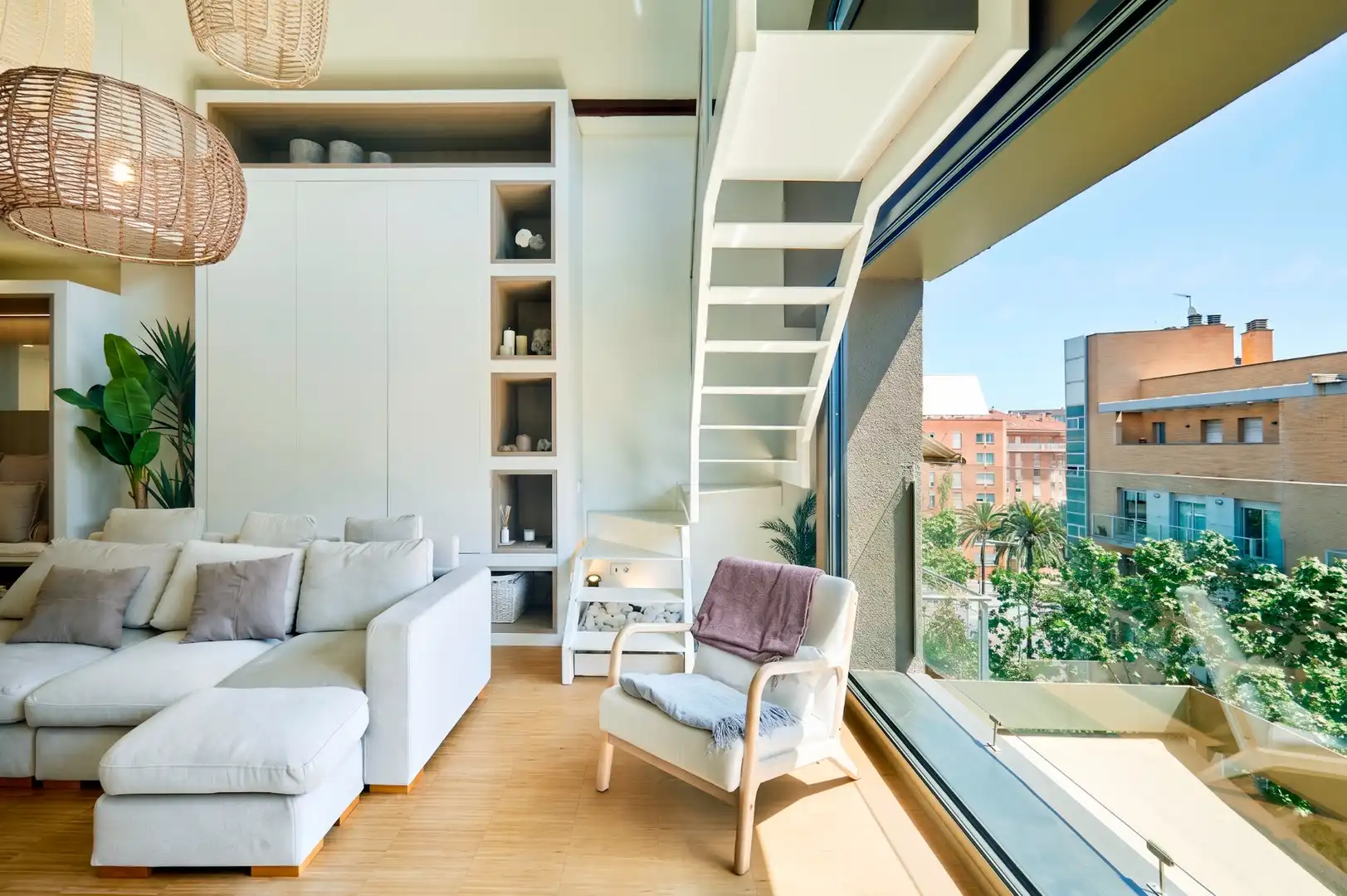 Sala de estar de Dúplex en venta en Barcelona con Aire acondicionado, Calefacción y Parquet