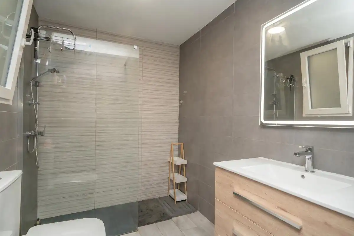 Badezimmer von Erdgeschoss zum Verkauf in Elda mit Heizung, Terrasse und Möbliert