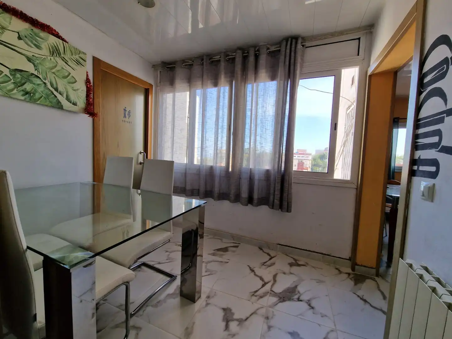 Comedor de Piso en venta en Badalona con Trastero, Horno y Balcón
