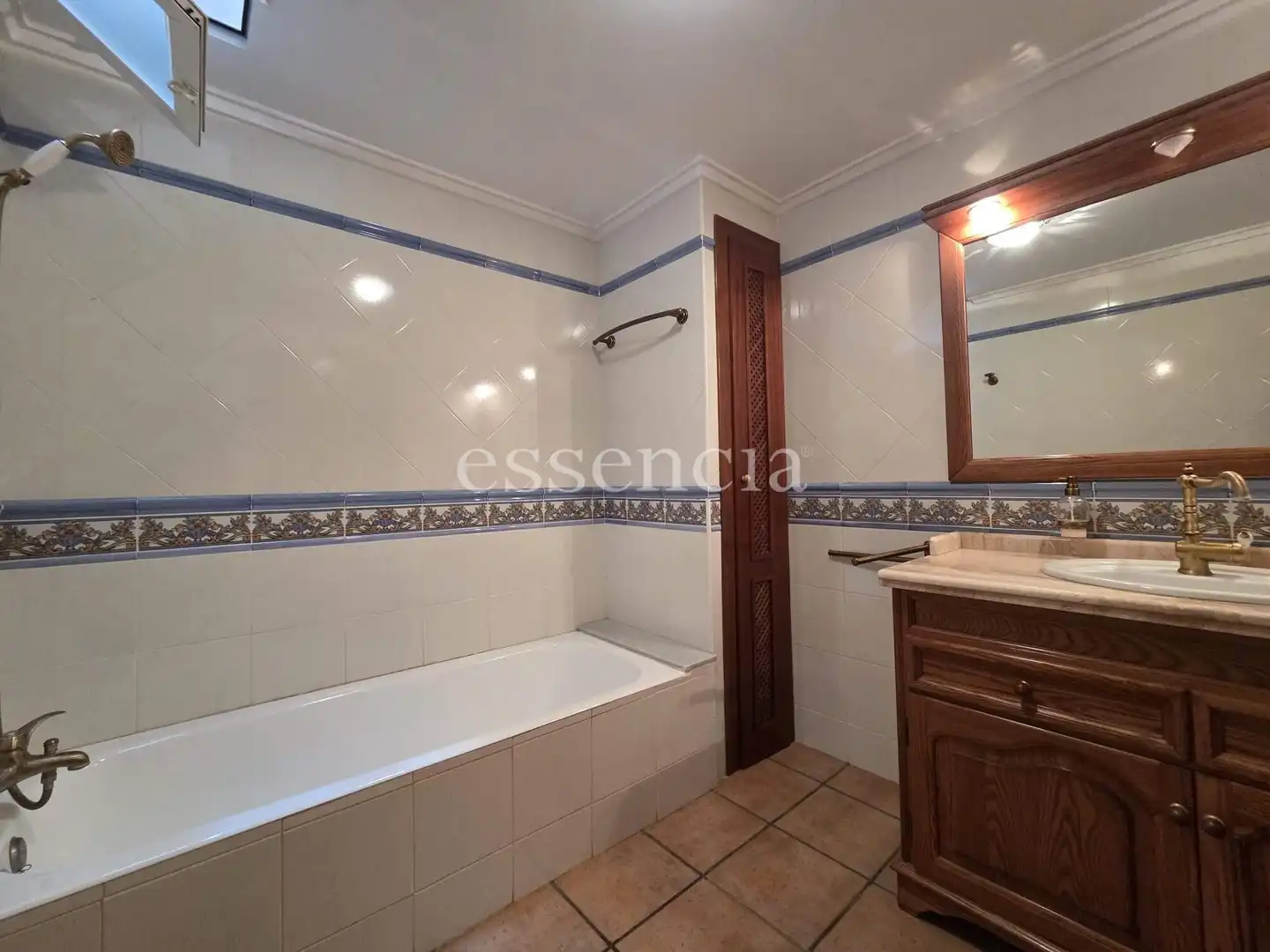 Bany de Casa o xalet en venda en Alfauir amb Aire condicionat, Jardí privat i Terrassa