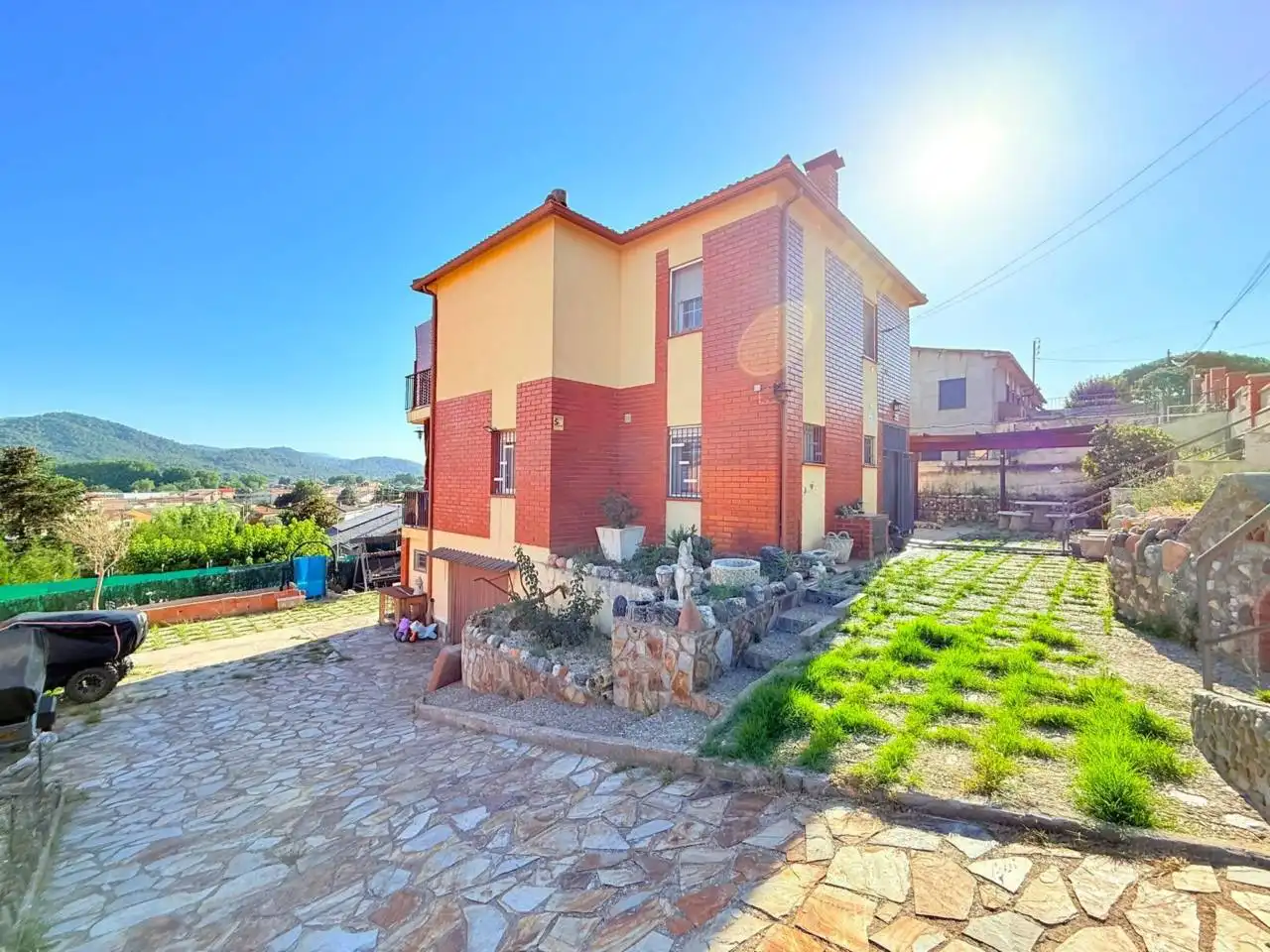 Vista exterior de Casa o xalet en venda en Riells i Viabrea amb Aire condicionat, Calefacció i Jardí privat