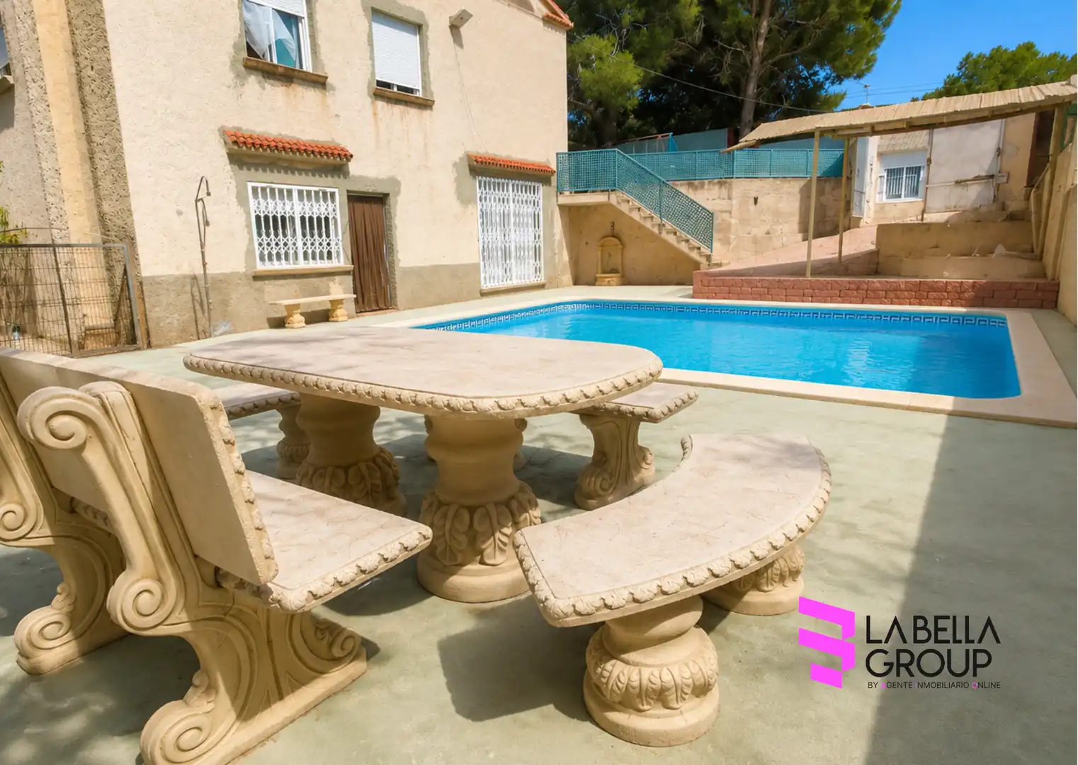 Chalet con jardín en venta en Calle Alhama