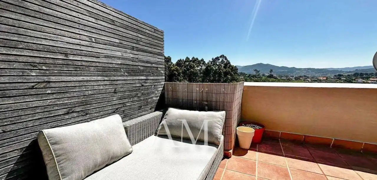 Terraza de Dúplex en venta en Nigrán con Calefacción, Terraza y Trastero