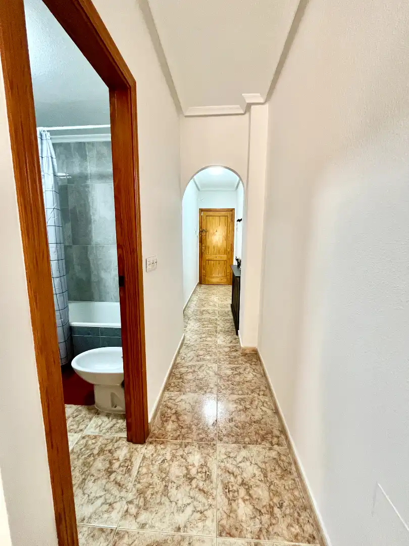 Wohnung zum Verkauf in Torrevieja mit Klimaanlage, Heizung und Terrasse