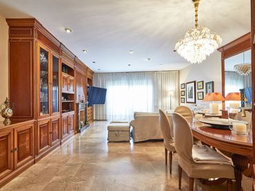 Reihenhaus mit Balkon zum Verkauf in Centre