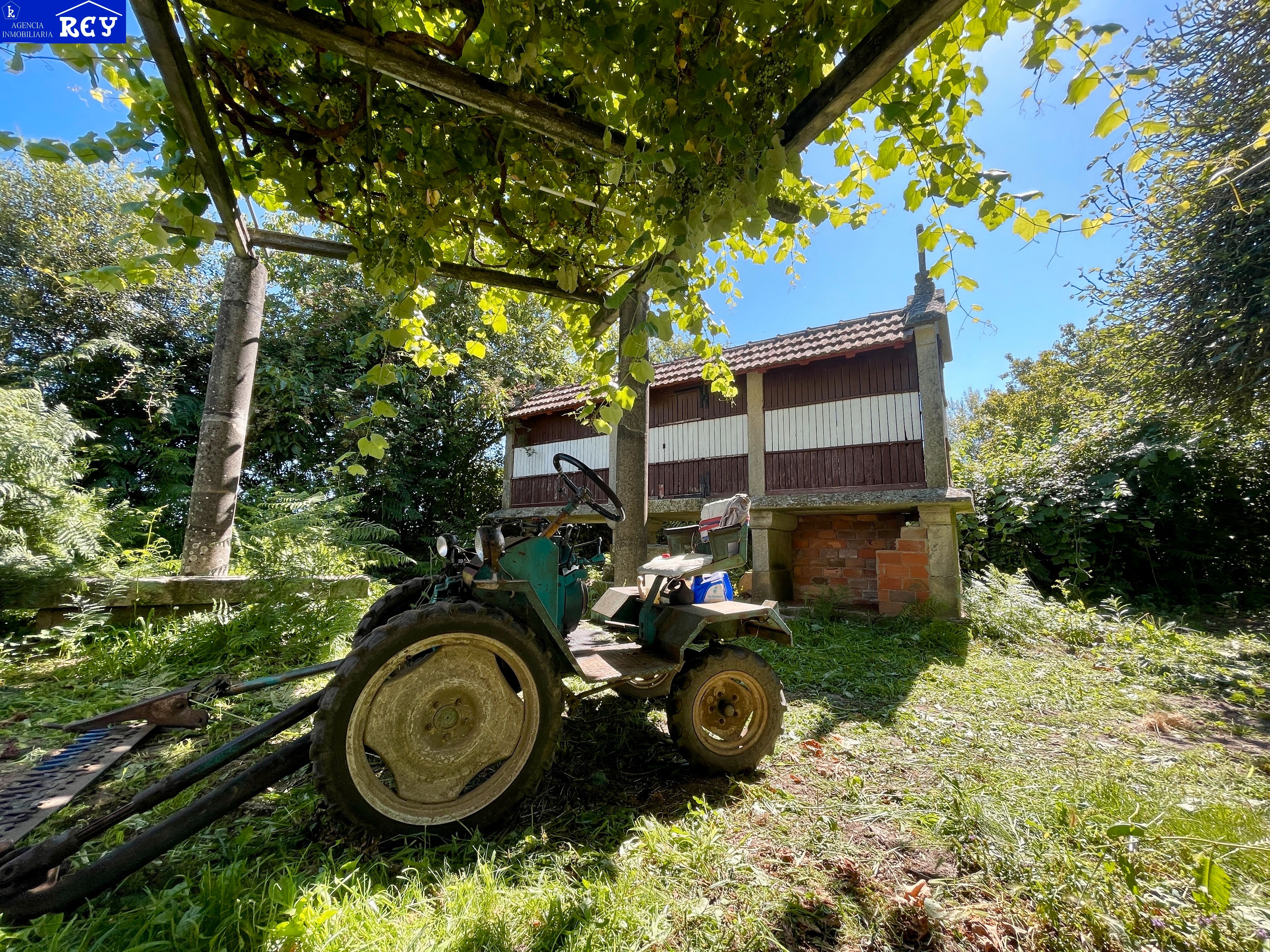 Vista exterior de Finca rústica en venda en Silleda amb Jardí privat i Moblat