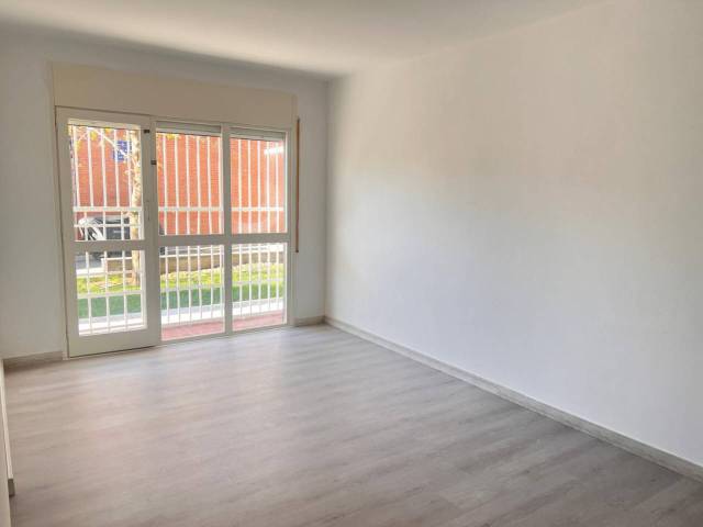 Piso en Venta en Calle Olot en Les Arenes - La Grípia  Can Montllor