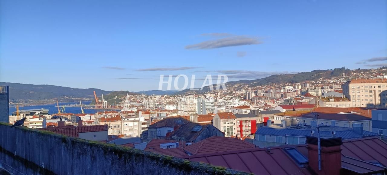 Vista exterior de Edifici en venda en Vigo 
