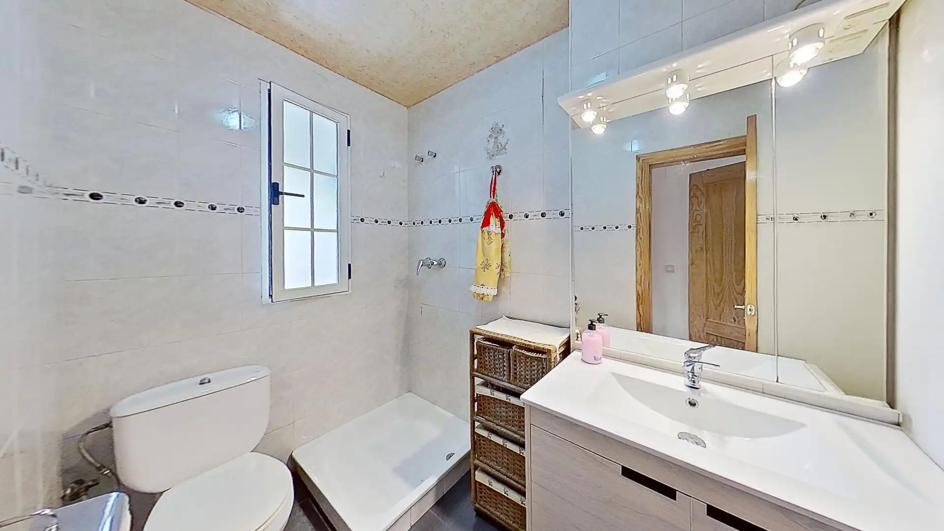 Baño de Casa adosada en venta en Las Gabias con Aire acondicionado, Calefacción y Terraza