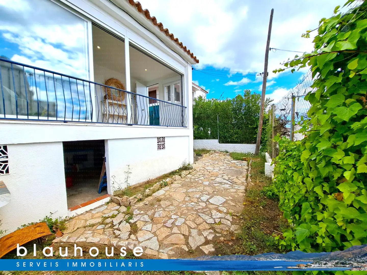 Vista exterior de Casa adosada en venda en Llançà amb Jardí privat, Parquet i Terrassa
