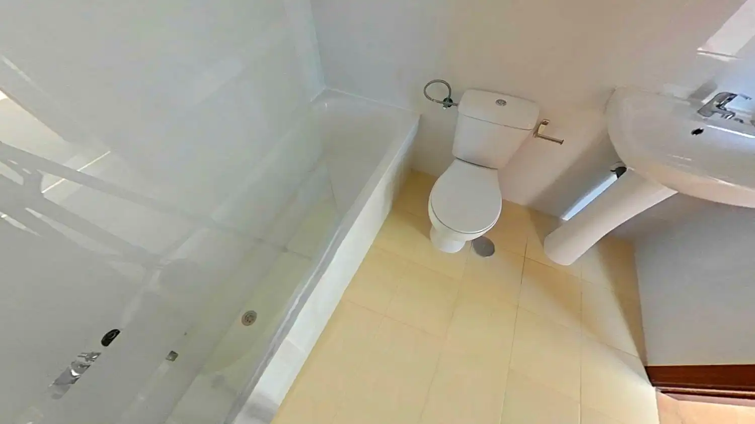 Baño de Piso en venta en Málaga con Calefacción, Trastero y Balcón