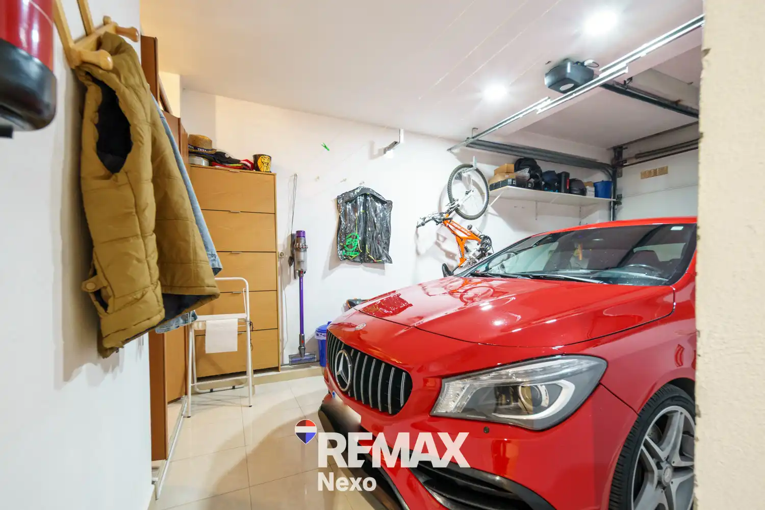 Parking de Casa adosada en venta en Cigales con Calefacción, Jardín privado y Terraza