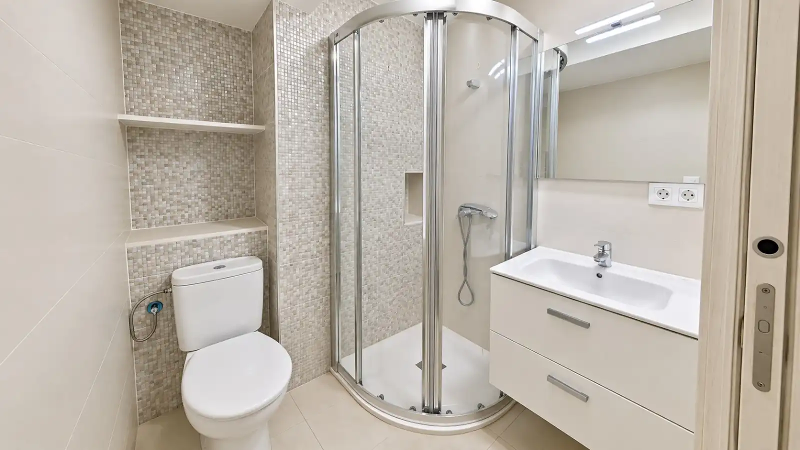 Bathroom of Flat for sale in Ayuntamiento - El Salvador