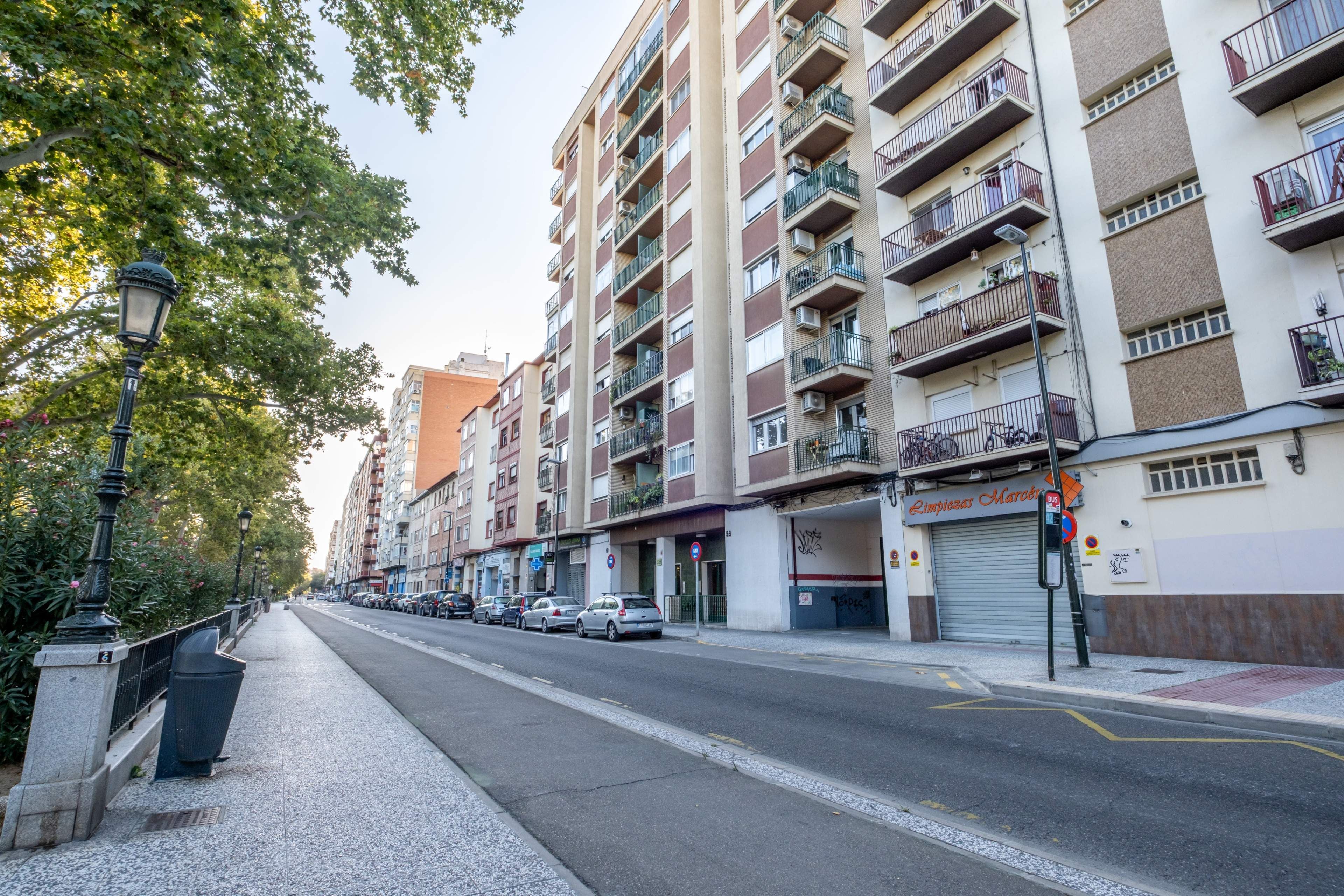 Vista exterior de Apartamento de alquiler en  Zaragoza Capital con Calefacción y Parquet