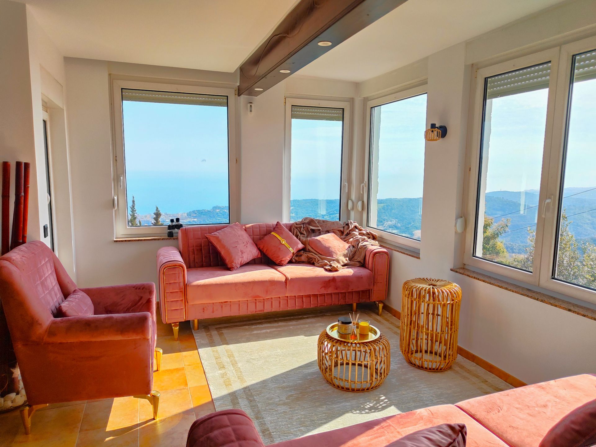 Sala d'estar de Casa o xalet en venda en Pineda de Mar amb Aire condicionat, Calefacció i Jardí privat
