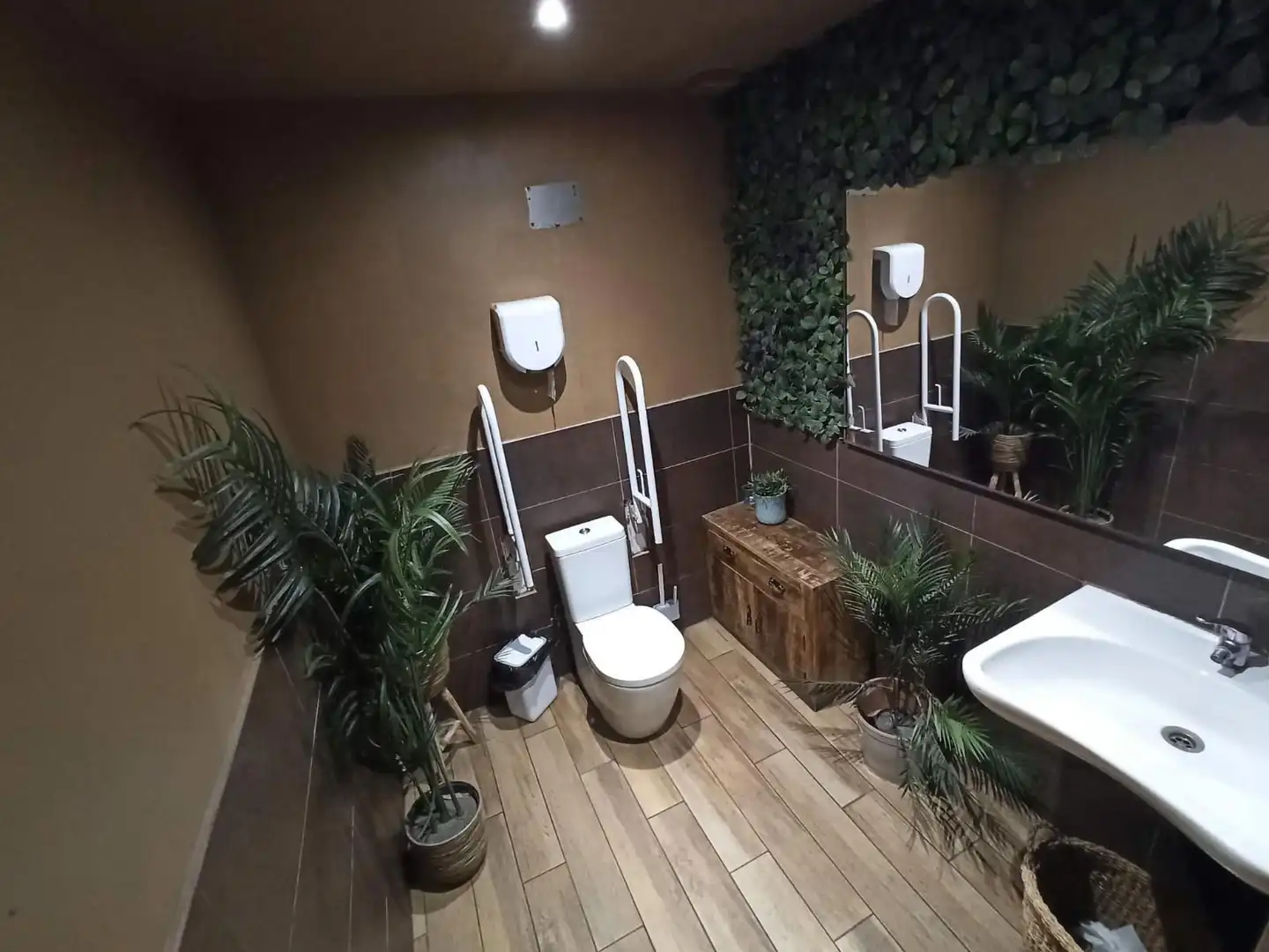 Baño de Local en traspaso en Barcelona con Aire acondicionado, Terraza y Amueblado