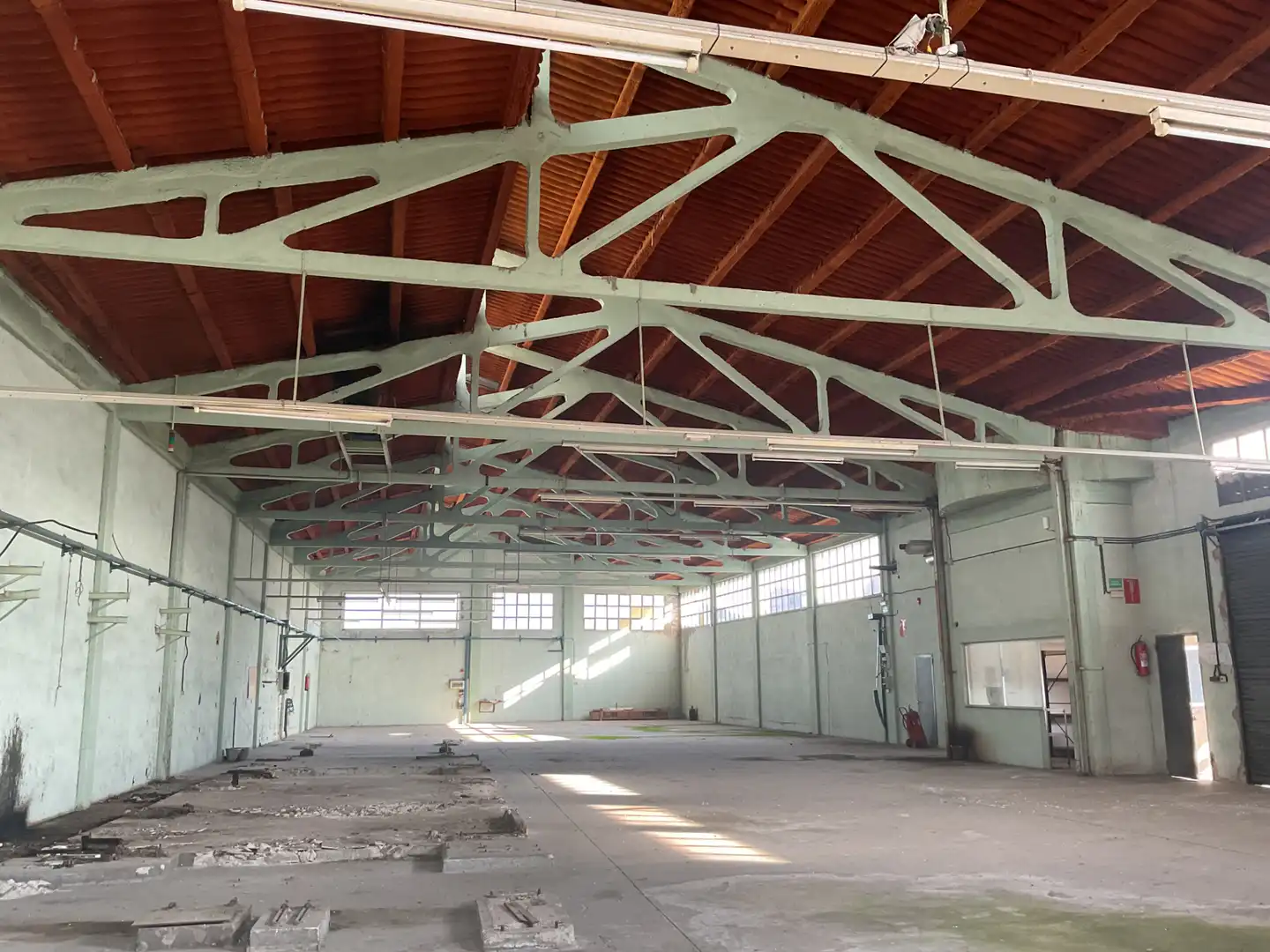 Fabrikhallen zum Verkauf in Avinyó