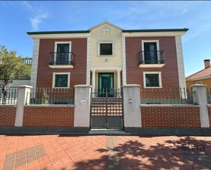 Vista exterior de Casa o xalet en venda en Arroyo de la Encomienda amb Aire condicionat