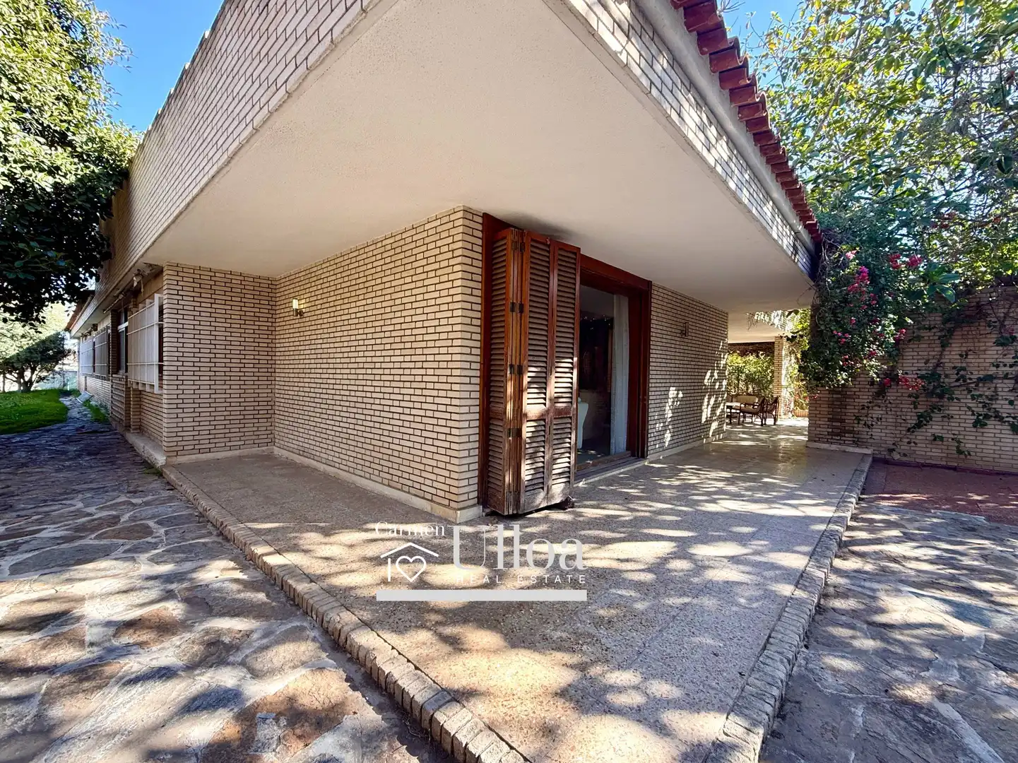 Vista exterior de Casa o xalet en venda en Alicante / Alacant amb Aire condicionat, Jardí privat i Terrassa