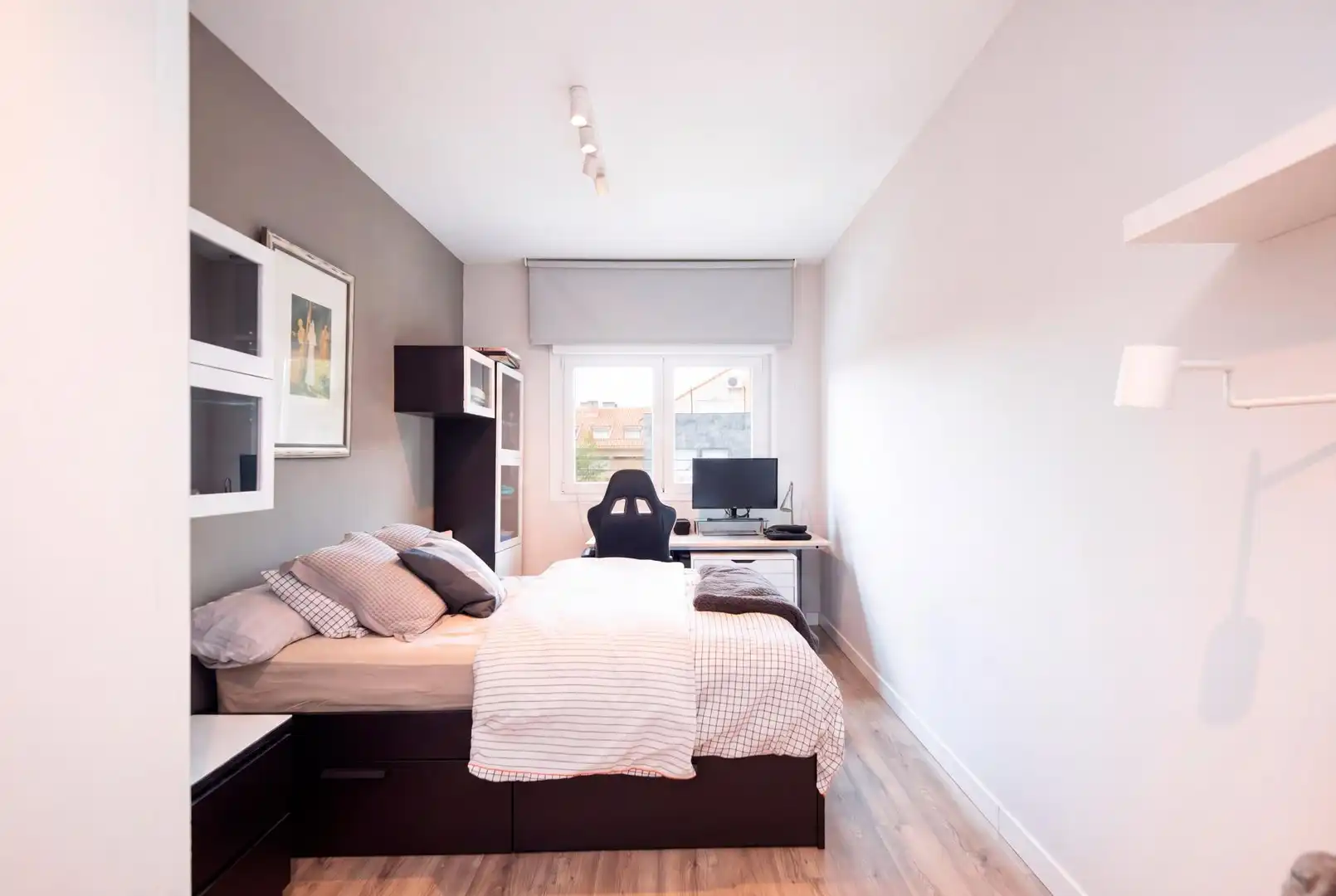 Schlafzimmer von Einfamilien-Reihenhaus zum Verkauf in Torrelodones mit Heizung, Privatgarten und Gemeinschaftspool