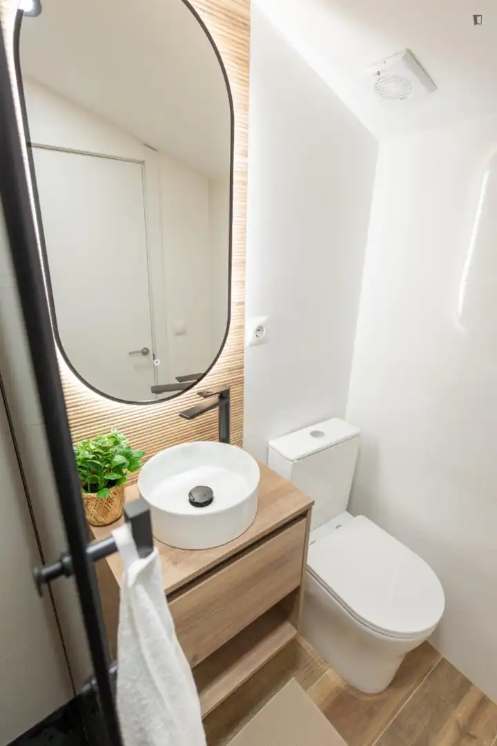 Badezimmer von Wohnung zur Miete in Madrid mit Klimaanlage, Möbliert und Waschmaschine