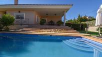 Vista exterior de Casa o xalet en venda en Elche / Elx amb Aire condicionat, Terrassa i Piscina