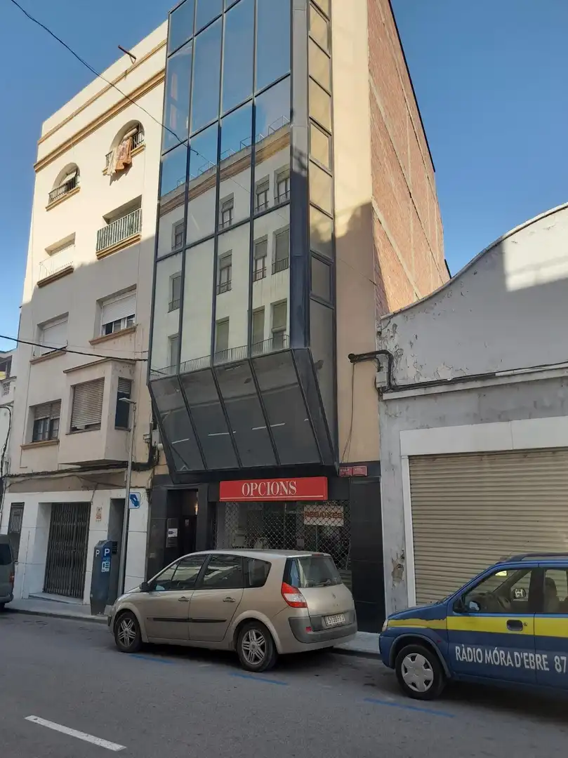 Außenansicht von Büro zum Verkauf in Móra d'Ebre mit Terrasse
