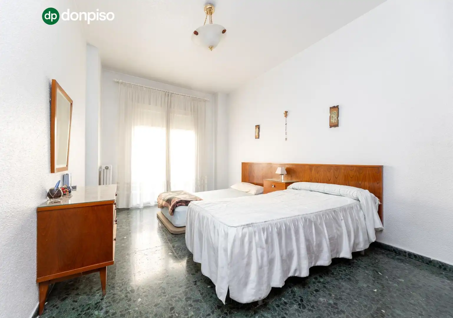 Habitación de Piso en venta en Granada con Terraza, Trastero y Balcón