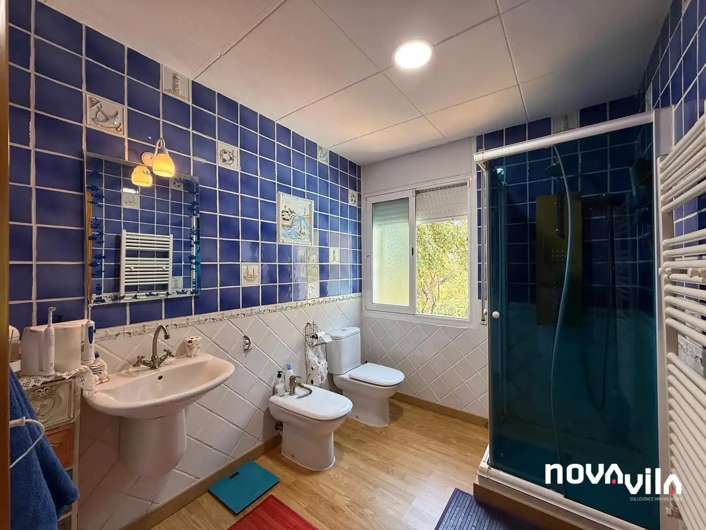 Bathroom of Houses for sale in Pineda de Mar  with Parquet flooring