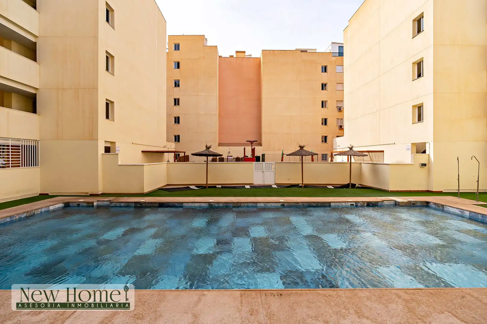 Swimming pool of Flat for sale in Roquetas de Mar  with Terrace, Furnished and Community pool