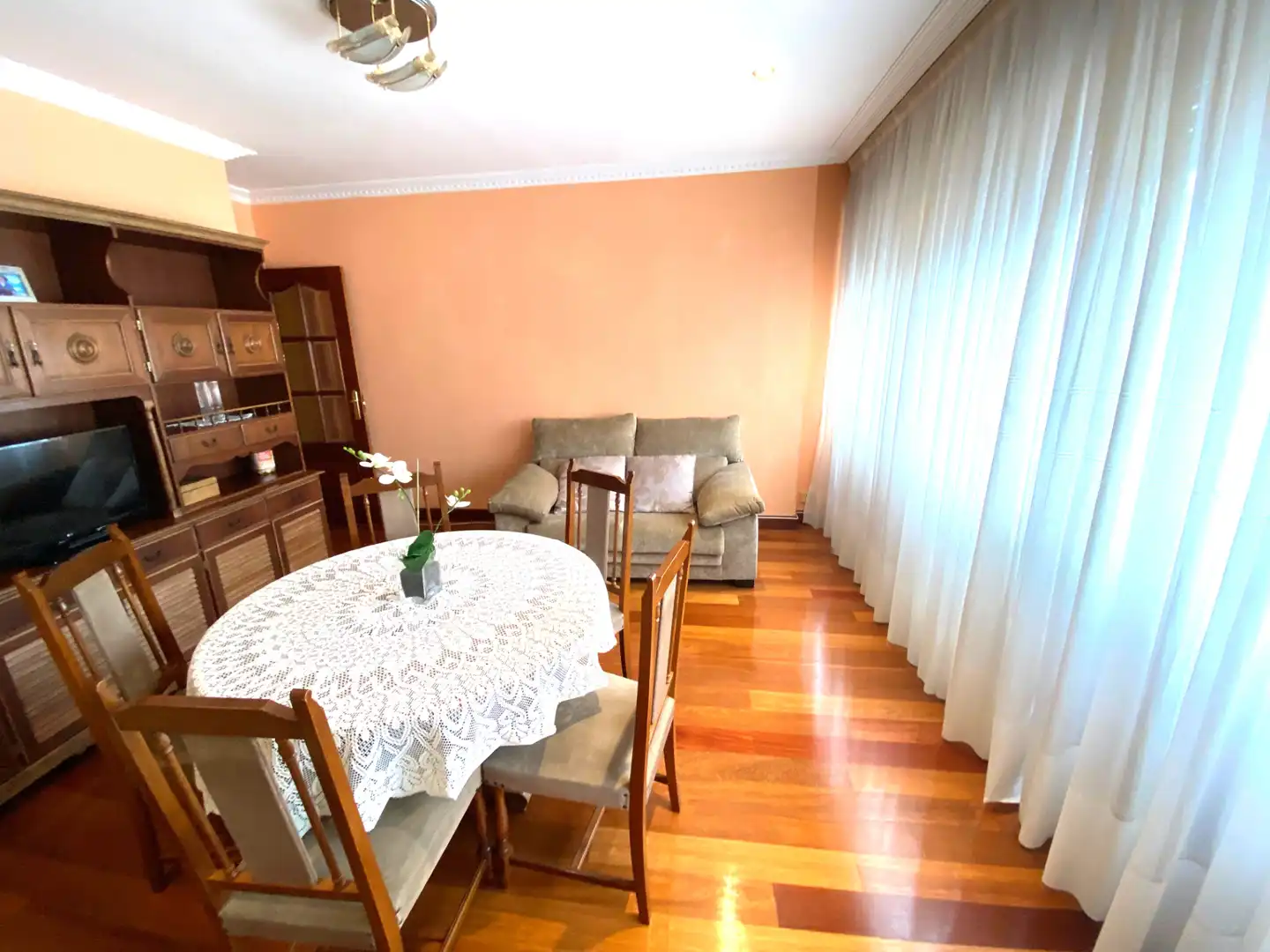 Comedor de Piso en venta en Castro-Urdiales con Horno, Lavadora y Microondas