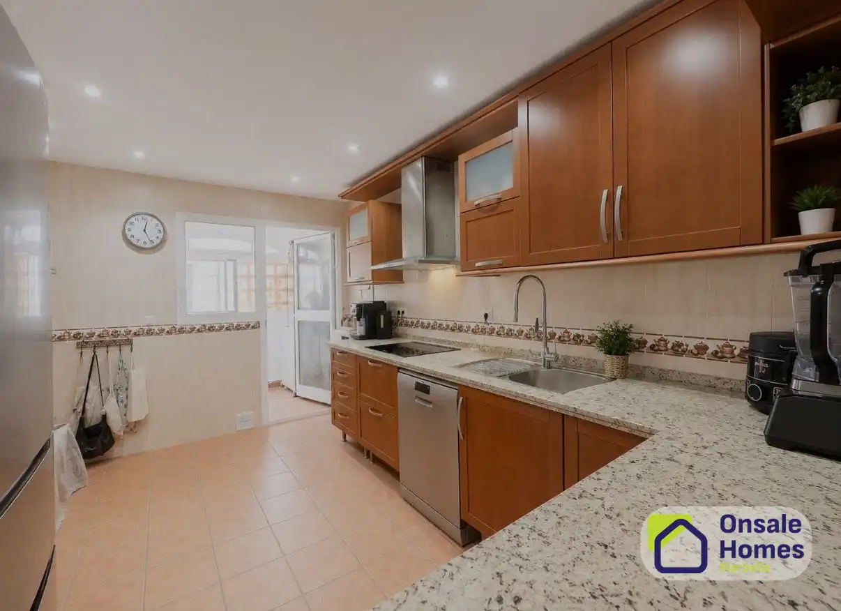 Kitchen of Detached homes for sale in Fuengirola  with Air Conditioner, Terrace and Balcony