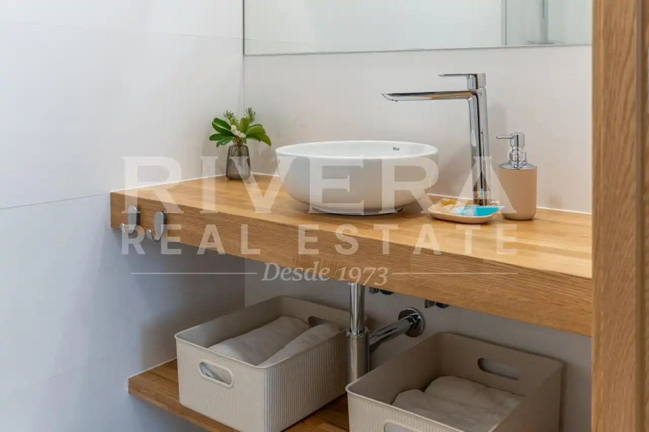 Baño de Apartamento en venta en Sanxenxo con Aire acondicionado, Calefacción y Terraza