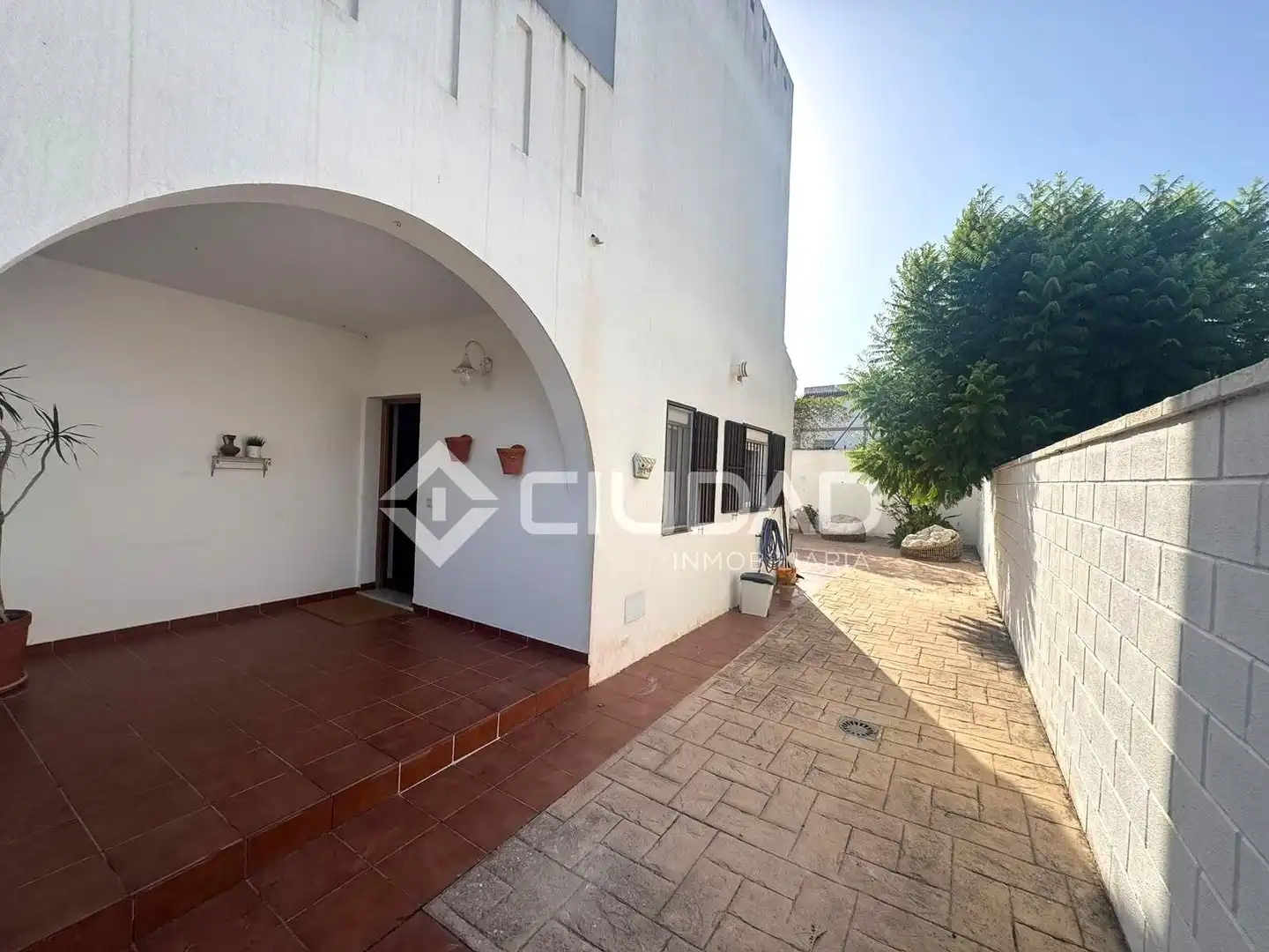 Vista exterior de Casa adosada en venda en Sanlúcar de Barrameda