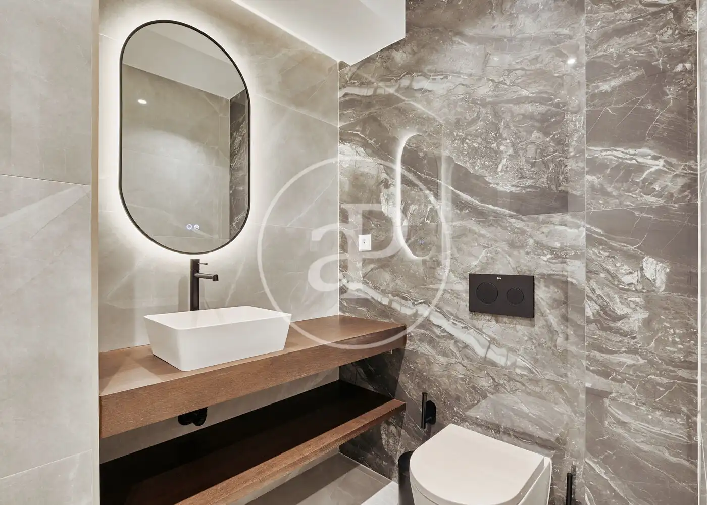 Bathroom of Flat for sale in Madrid  with Air Conditioner, Heating and Furnished