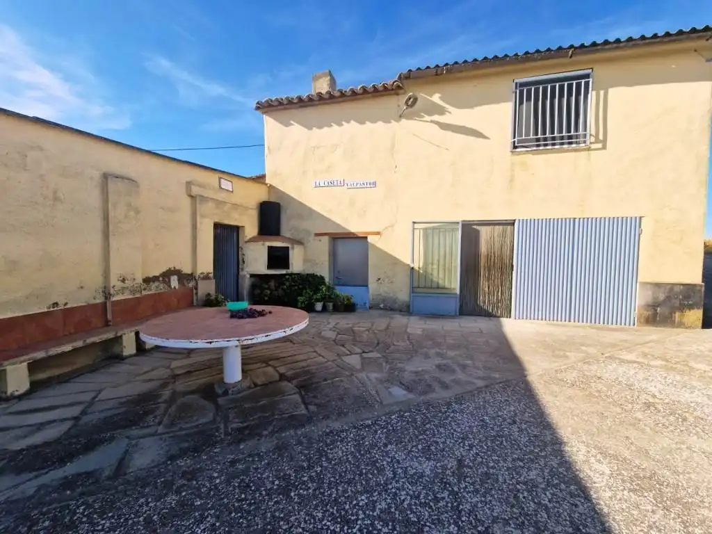 Villa mit Pool zum Verkauf in San Esteban de Litera