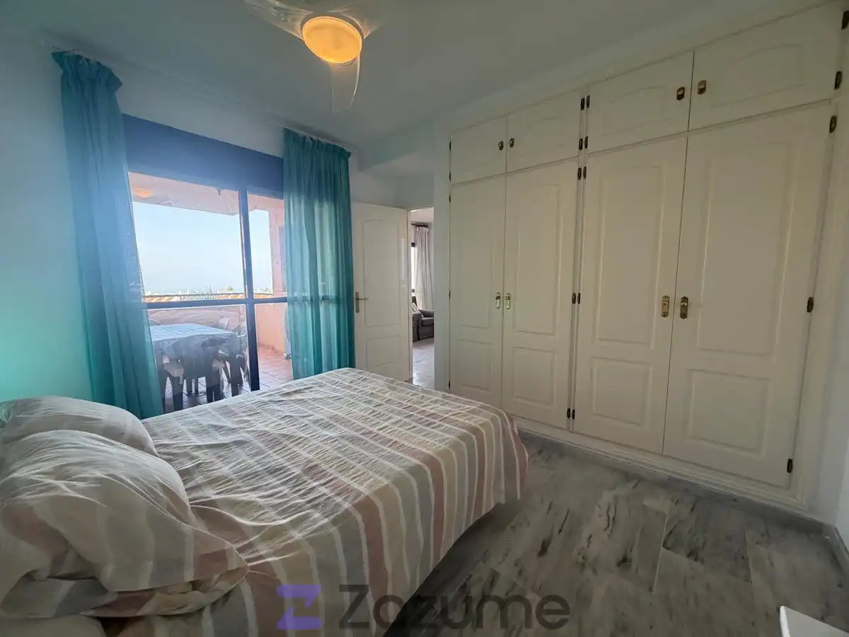 Habitación de Piso de alquiler en Manilva con Aire acondicionado, Terraza y Piscina