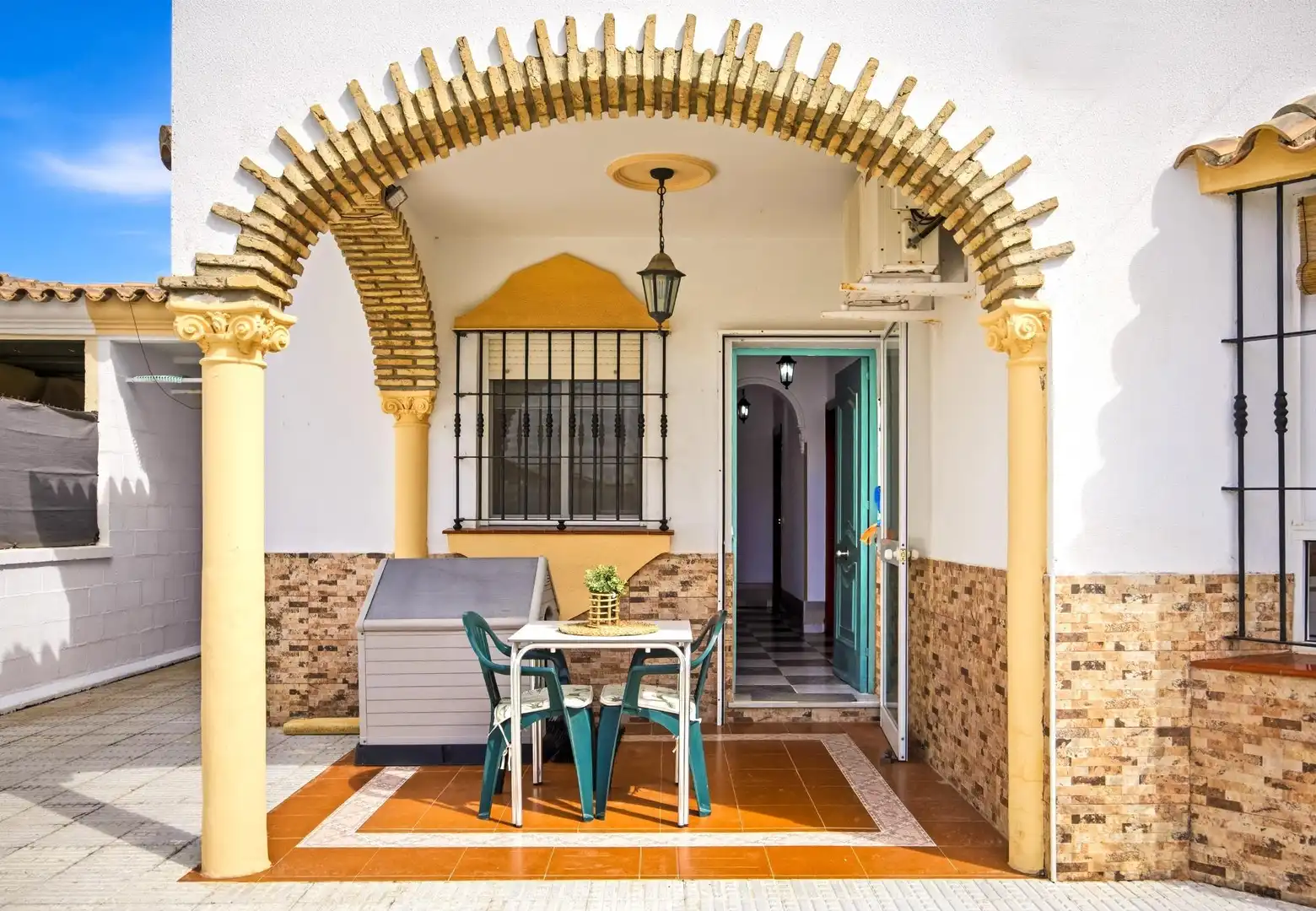 Terrassa de Casa o xalet en venda en Chiclana de la Frontera amb Aire condicionat, Jardí privat i Terrassa