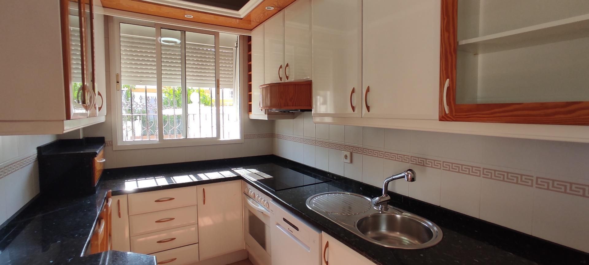 Kitchen of Single-family semi-detached to rent in Dos Hermanas  with Air Conditioner and Terrace