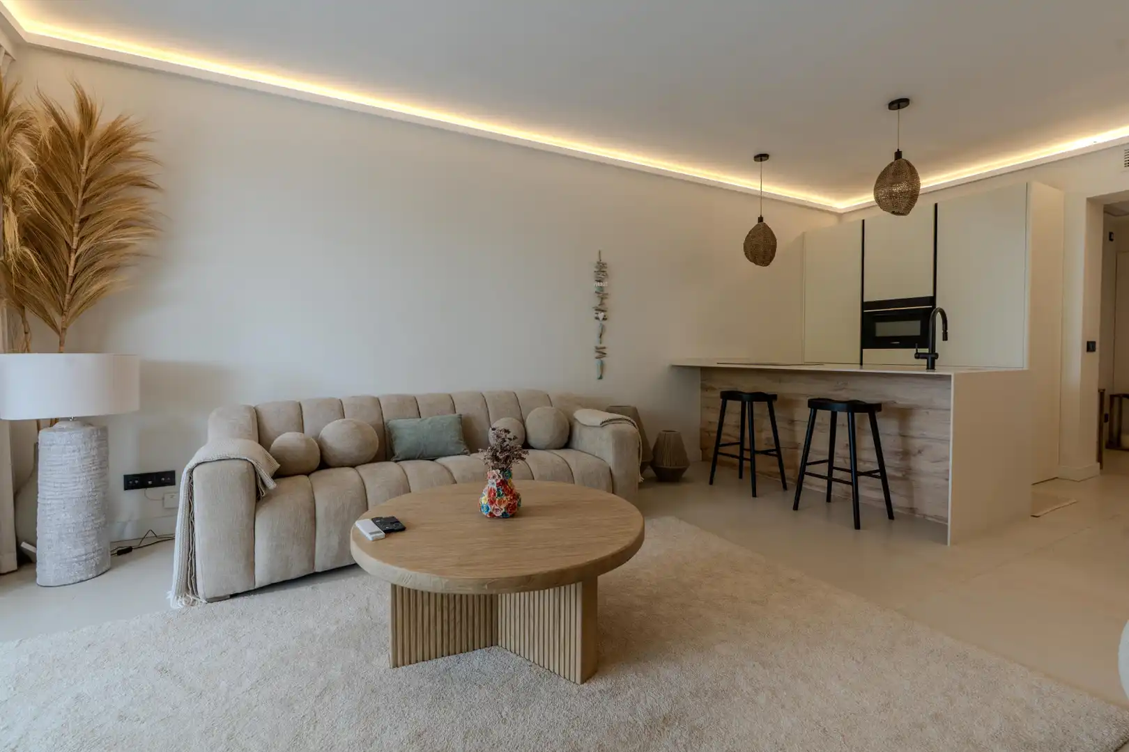 Sala de estar de Apartamento de alquiler en Benahavís con Aire acondicionado, Terraza y Piscina