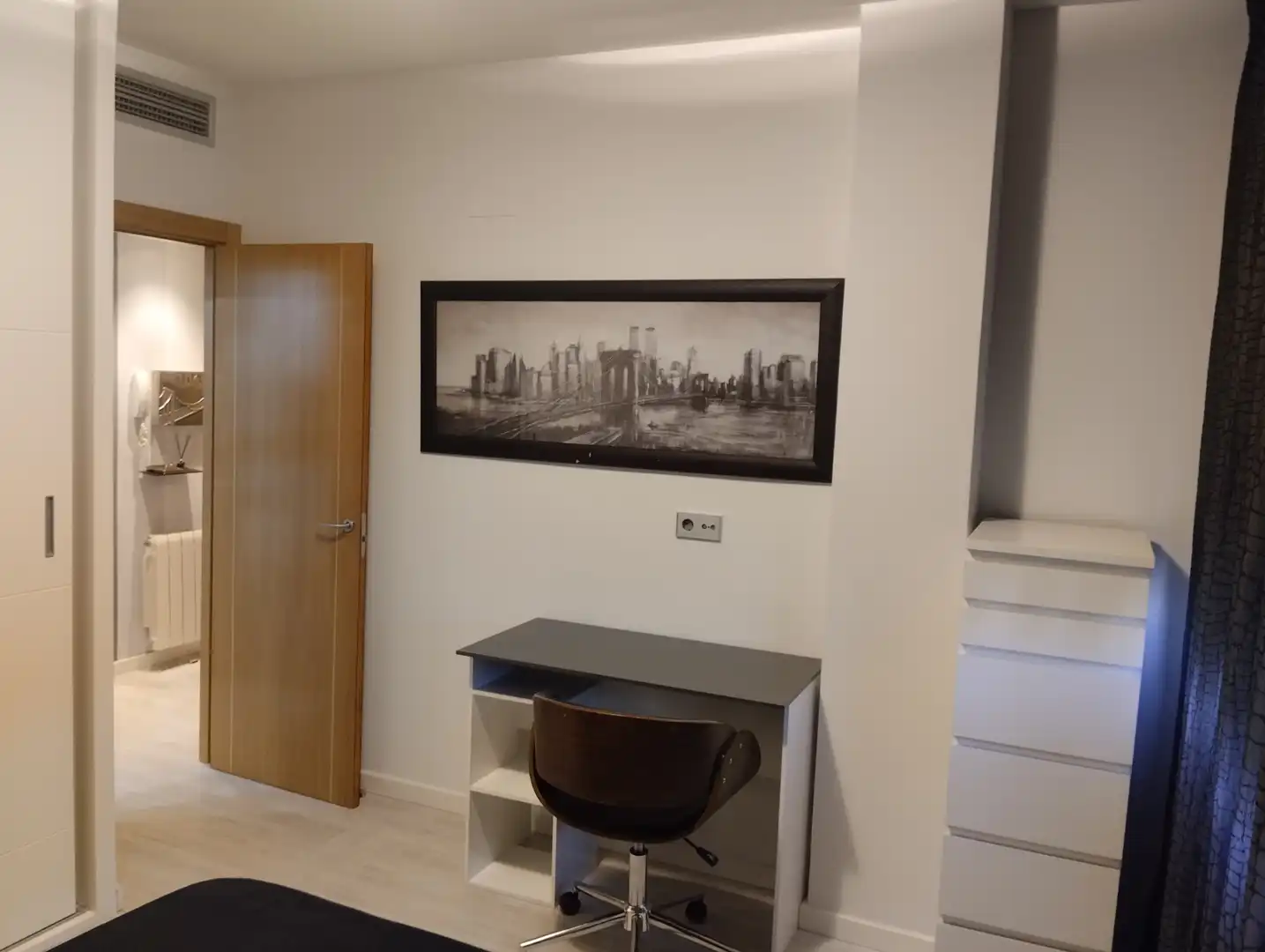 Schlafzimmer von Wohnung zur Miete in Zaragoza mit Klimaanlage, Heizung und Möbliert