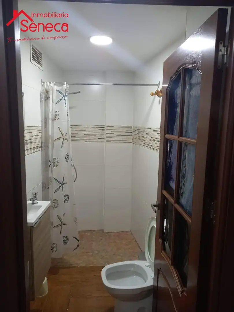 Bany de Casa adosada en venda en Córdoba amb Aire condicionat