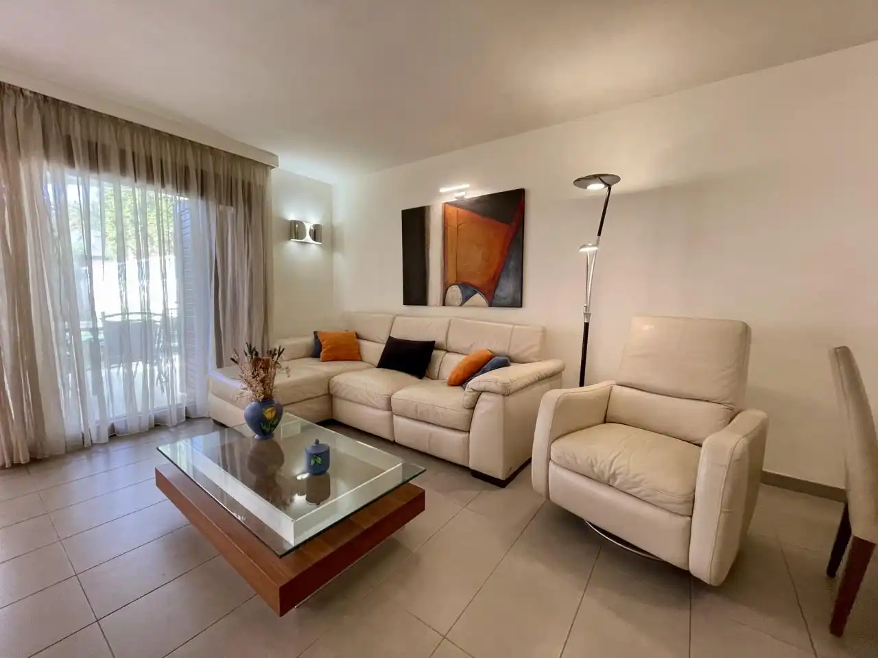 Sala d'estar de Dúplex de lloguer en San Bartolomé de Tirajana amb Aire condicionat, Jardí privat i Terrassa