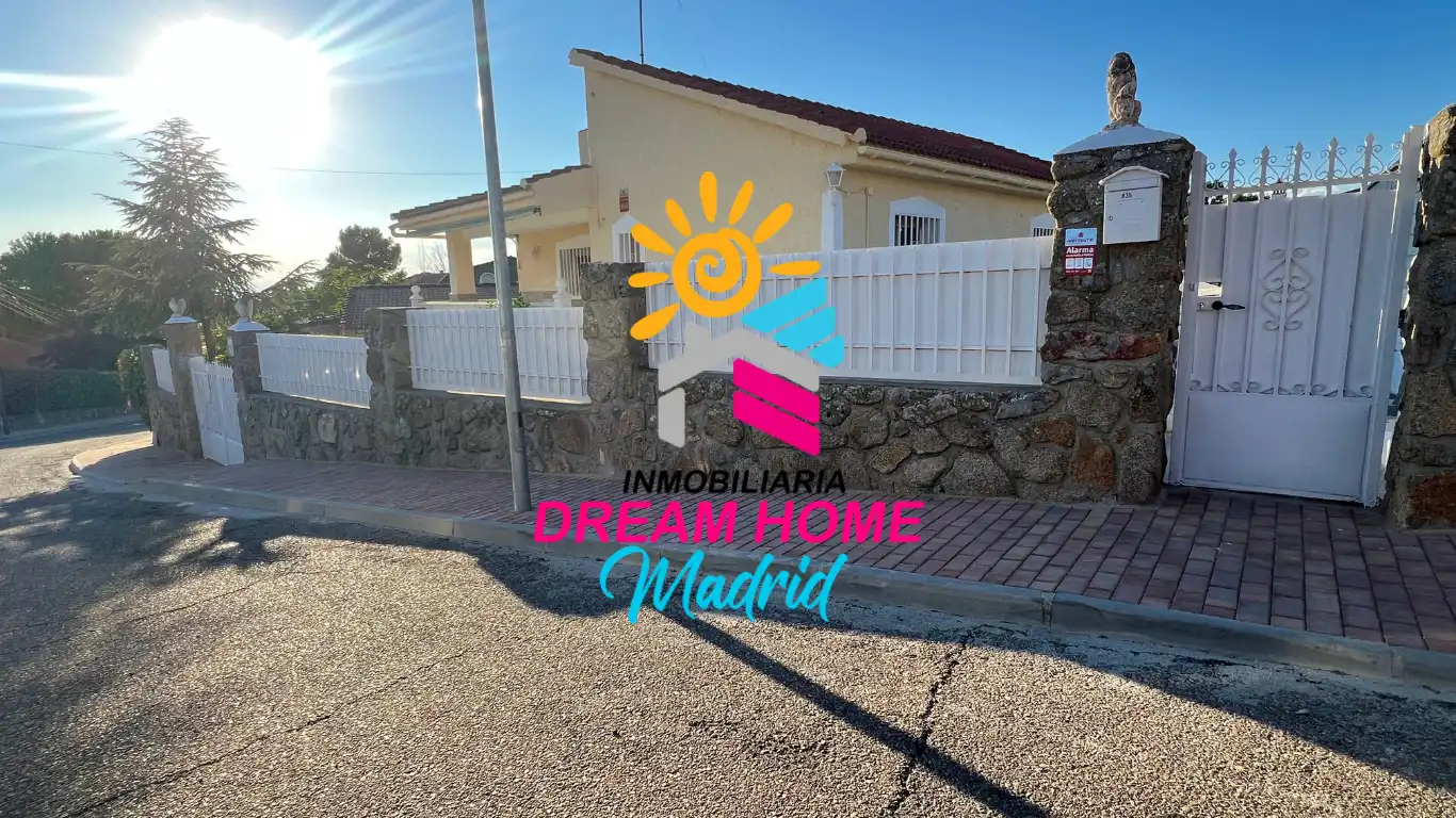 Vista exterior de Casa o chalet en venta en Madrid con Jardín privado
