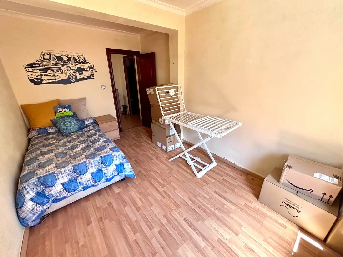 Bedroom of Flat for sale in Gijón   with Parquet flooring, Oven and Washing machine
